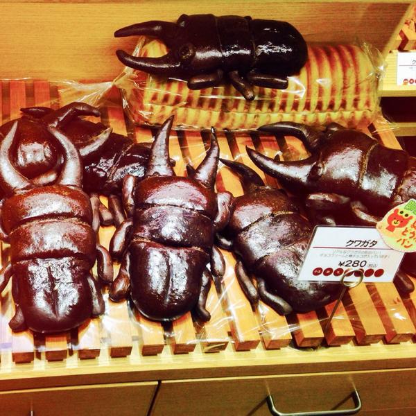 衝撃的すぎるパン。 カブトムシの幼虫 グミにクワガタ パン。 NAVER まとめ